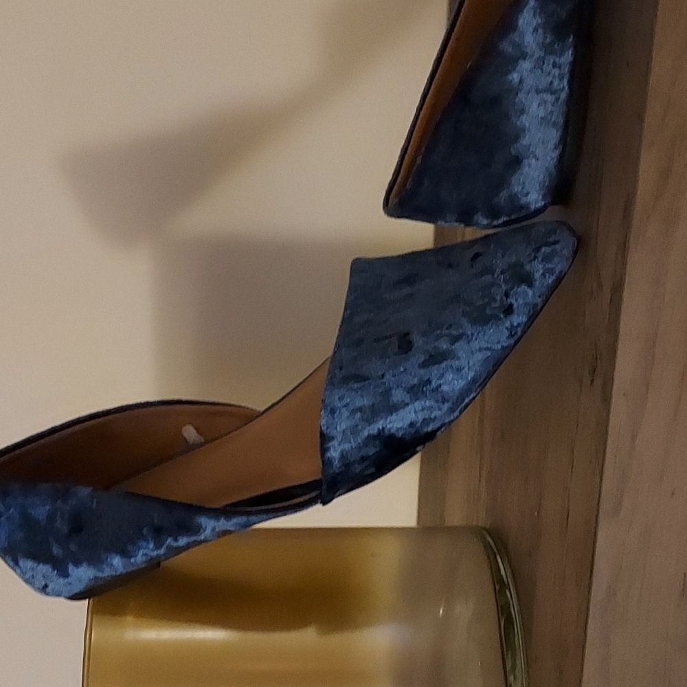 Crush blue velvet 💙 flats.